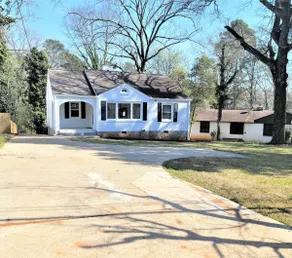 Cozy Home Near Beltline - Image 2