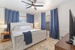 Tulsa Vintage Chic Cottage |King Bed •Expo•TU•Dtwn - Image 4