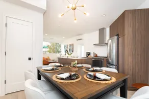 Modern Townhome: AC, Free Parking, UW & Hospitals - Image 5