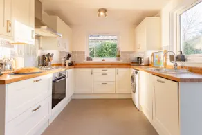 Charming Cardoon Cottage in beautiful village - Image 2