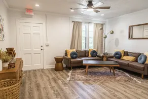 Mid-Century Modern Woodstock, GA - Image 3
