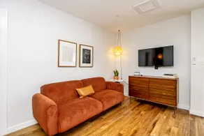 1 11Mi to Bathhouses, DTWN | King Bed| Fast WiFi - Image 5