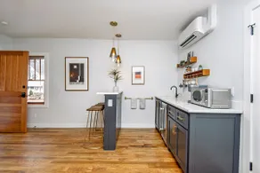 1 11Mi to Bathhouses, DTWN | King Bed| Fast WiFi - Image 4