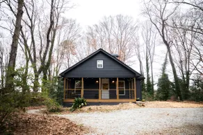 Mt Olive: Atlanta's Cozy Urban Cabin - Image 2