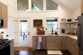 Mt Olive: Atlanta's Cozy Urban Cabin - Image 3