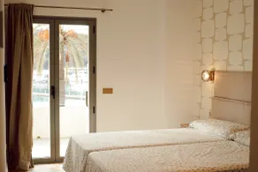 Luxury apartment with ocean views, 1st line Puerto Soller - Image 5