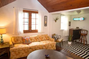 *Retro Bay View Bungalow* 1/2 Mile to Lake - Image 2