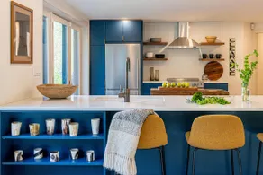 Cozy, bright 3-bedroom Cottage with fireplace. - Image 2