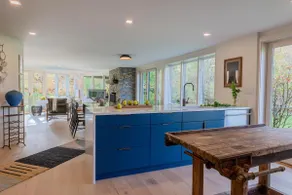Cozy, bright 3-bedroom Cottage with fireplace. - Image 3