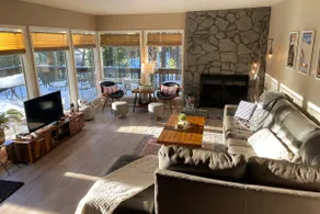 Bright, Cheerful Cabin in Blue Lake Springs - Image 2