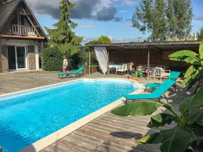 Beautiful vacation home with pool - Image 3