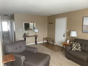 Cozy 2 bedroom apt king bed #3 - Image 3