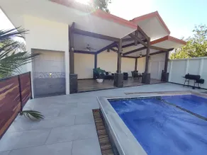 #2 New & clean 2 bed suite with shared pool - Image 3