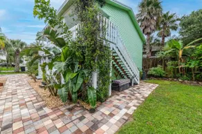 Cozy 2nd floor, steps to beach, right off A1A Beach! - Image 4