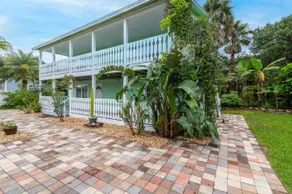 Cozy 2nd floor, steps to beach, right off A1A Beach! - Image 2
