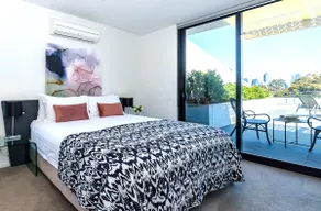 Cosmo Stays- Penthouse with Incredible City View - Image 4