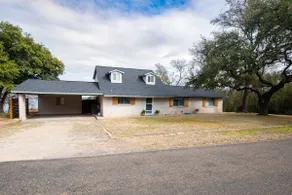 THE LOOKOUT BELTON! Lakeview Home w/Pool & Hot Tub - Image 2