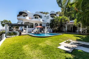 Oceanview FAST WiFi Private Yard Pool Executive Chef Staff Amazing Views - Image 4