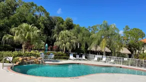 Stylish Top-Floor w/ Elevator 2 Bed/2 Bath Condo! - Image 3