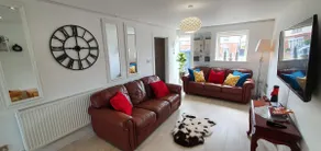 Riverdale House (4 bedrooms) Serviced Accomodation - Image 3