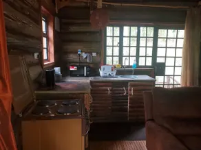 Muskoka Log cabin on 7 acre garden - Image 4