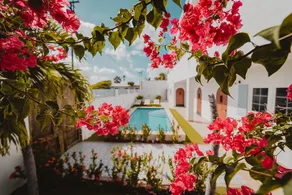 Lovely New 2BDR with Pool. Walk to Beach&Shops! - Image 3