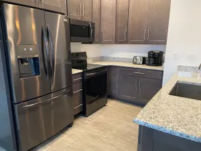 Lovely 2 bedroom overlooking Main St. - Image 2