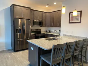 Lovely 2 bedroom overlooking Main St. - Image 3
