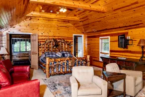 Beautiful 3 bedroom farm house on 320 acres! - Image 5