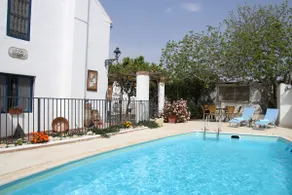 Une belle maison familiale espagnole située dans un cadre magnifique et paisible. - Image 5