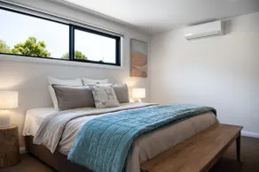 Luxury 2 bedroom house walk distance to town - Image 3