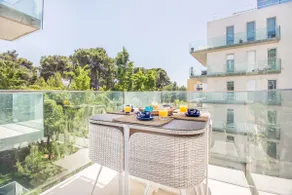 Luxury Beach Experience in Lisbon - Image 2