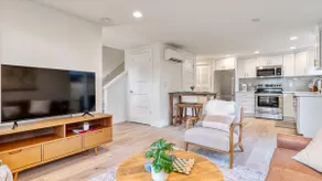 Quiet, Charming 2 Bedroom Home in the heart of Madison Park - Image 3