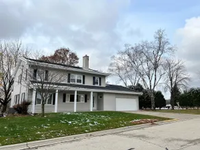 Large Home in Historical Park near Lambeau Field - Image 2