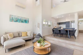 Tranquil penthouse w rooftop deck near beach - Image 2