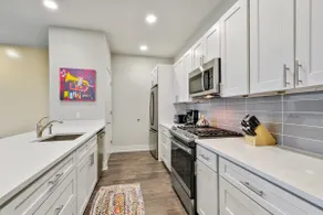 Festive Luxury Condo Near the Quarter with Balcony - Image 2