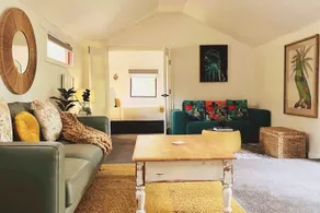 The Yellow Feather Cottage - Enchanting & Private Romantic Stay! - Image 5