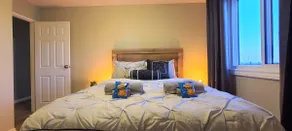 Walk to West Edmonton Mall - Modern 3 Bedroom - Image 4
