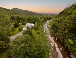 West Elm Lodge near Skiing • Waterfront • Groups • Breweries - Image 2