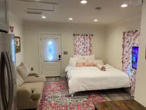 Guest house with private driveway and fence. - Image 3