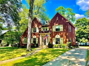 Historic 5bd House w/ Sunroom & 2 Fireplaces - Image 4