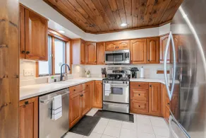 Tranquil Lodge with A+ Amenities - Image 4