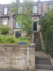 Light spacious, 4 bed victorian townhouse. Patio. - Image 2