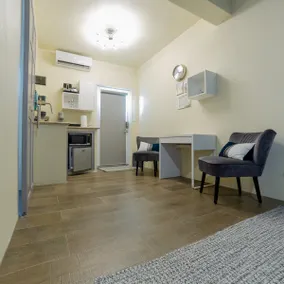 Modern studio 1Bdrm w/free WiFi+ car rental avail - Image 4