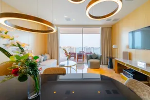 Fascinating 1BR with Burj Arab View at FIVE Palm - Image 2