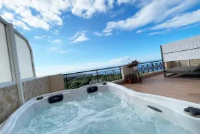 Lovely 3BD condo, jacuzzi, terrace, beach front - Image 4