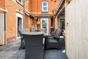 Stunning 5 Bedroom Victorian home with optional hot tub - Image 4