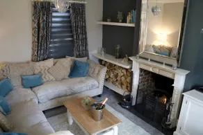 Stunning 5 Bedroom Victorian home with optional hot tub - Image 4
