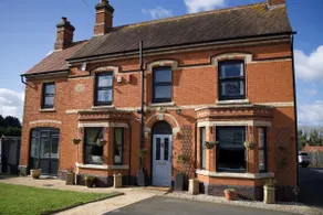 Stunning 5 Bedroom Victorian home with optional hot tub - Image 5