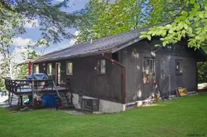 Beautiful 4 BR lake front house with 100’ private beach - Image 5